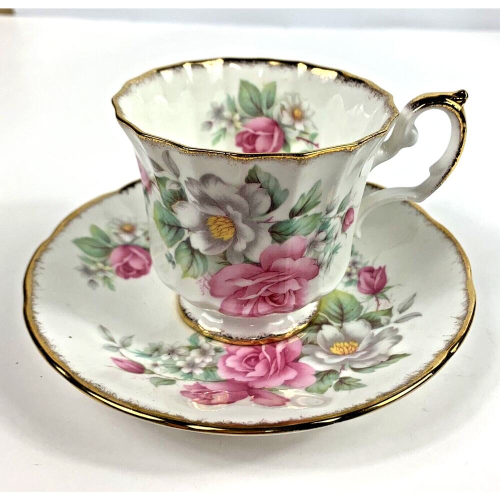 Elizabethan Tea Cup & Saucer Pink White Chestnut Roses England Bone China Flower
